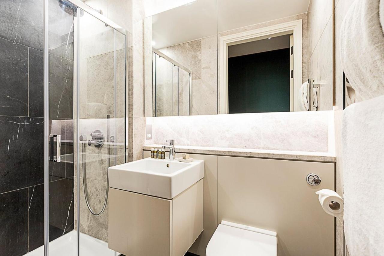 Luxury Penthouse Overlooking The Thames Apartment London