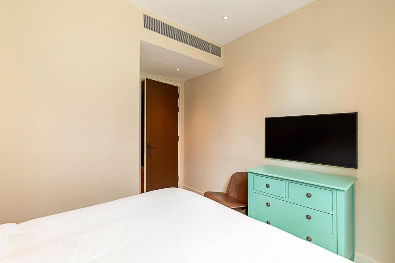 Luxury Penthouse Overlooking The Thames Apartment London